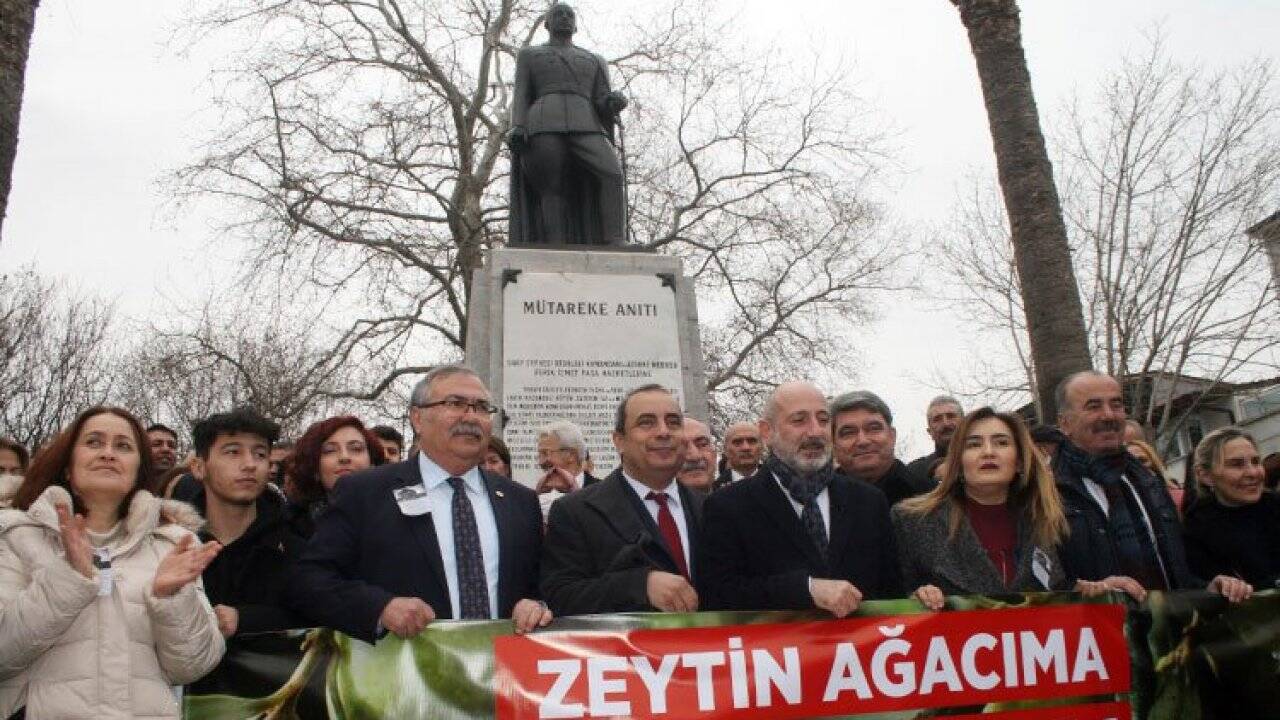 CHP Genel Başkan Yardımcısı Bursa'dan 'zeytin ağacıma dokunma' dedi