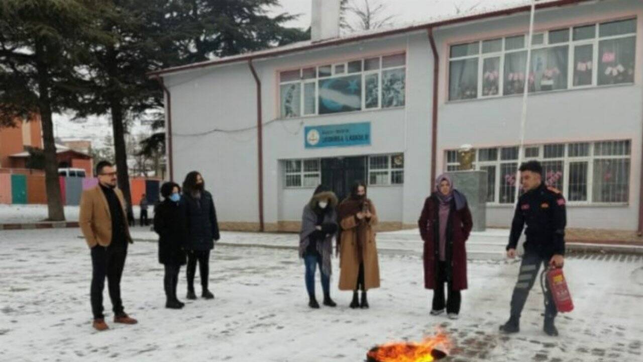 Dodurga beldesinde öğrencilere yangın eğitimi