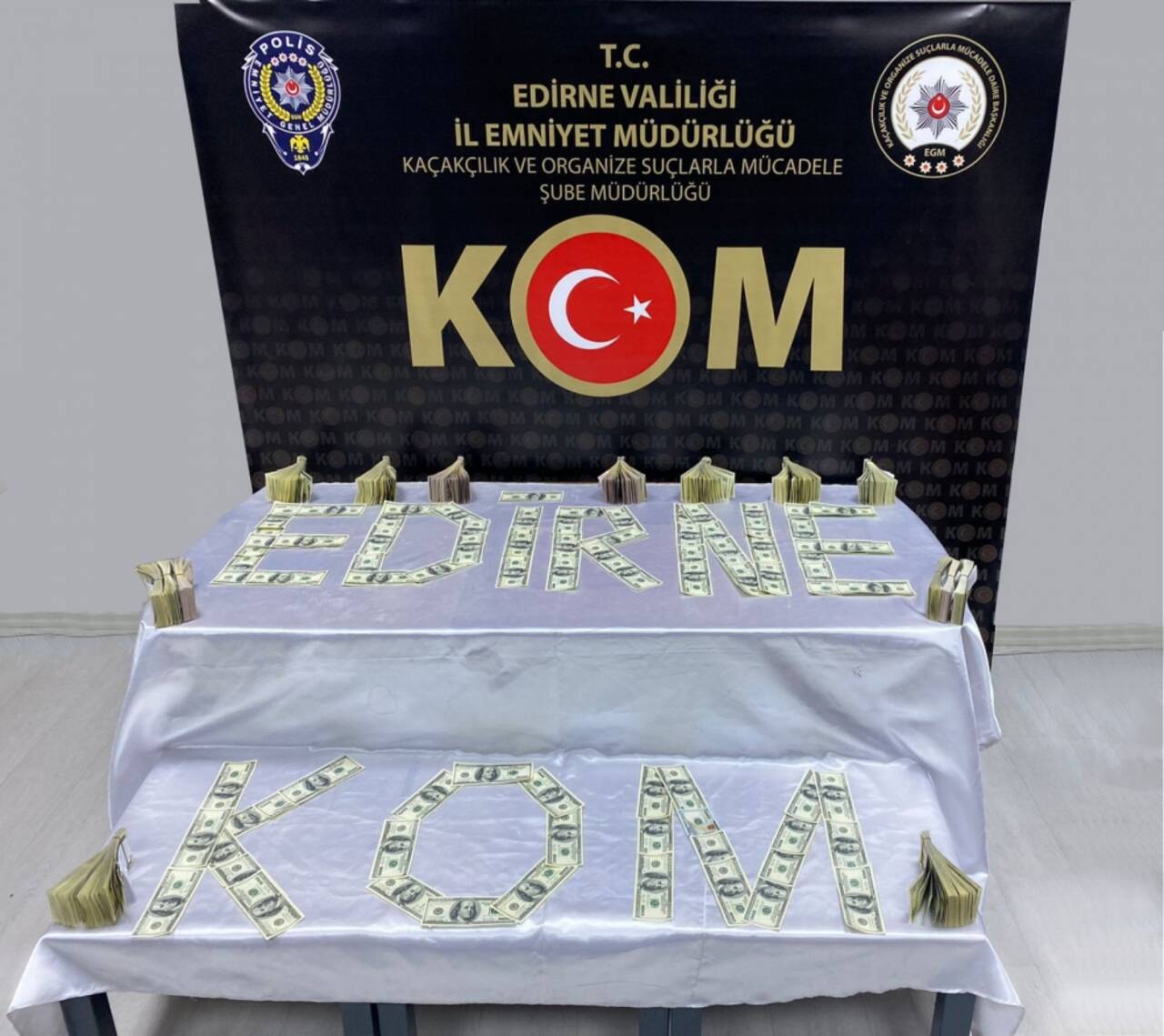 Edirne'de otomobilde sahte 138 bin 250 dolar ele geçirildi