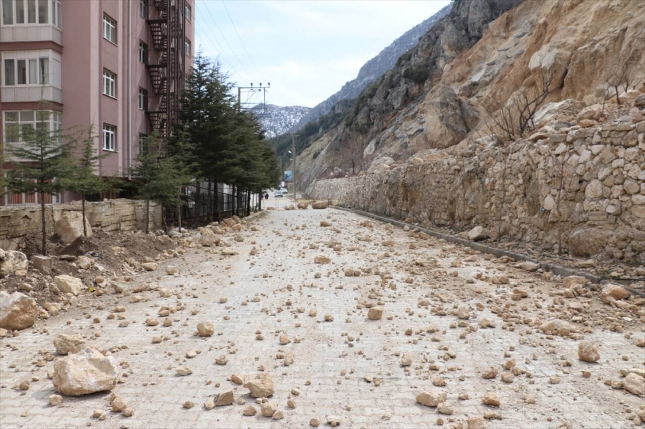 Eğirdir'de heyelan nedeniyle 64 daireye tahliye kararı verildi