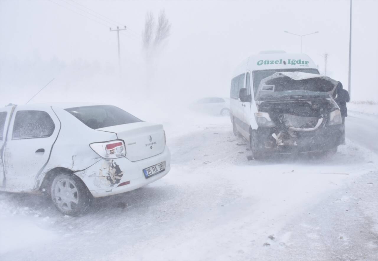 Erzurum'da zincirleme trafik kazası