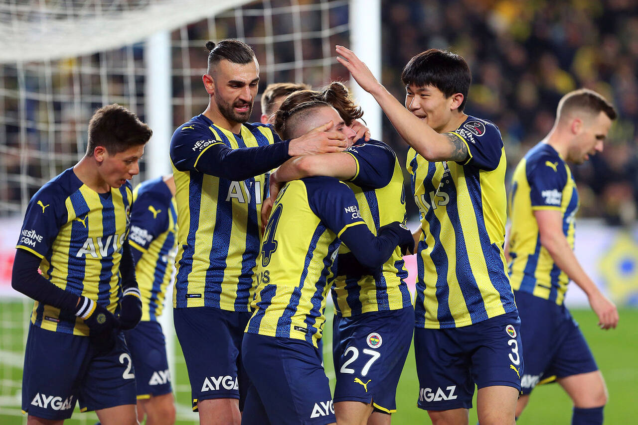 Fenerbahçe'de hazırlık maçı tüm hızıyla sürüyor