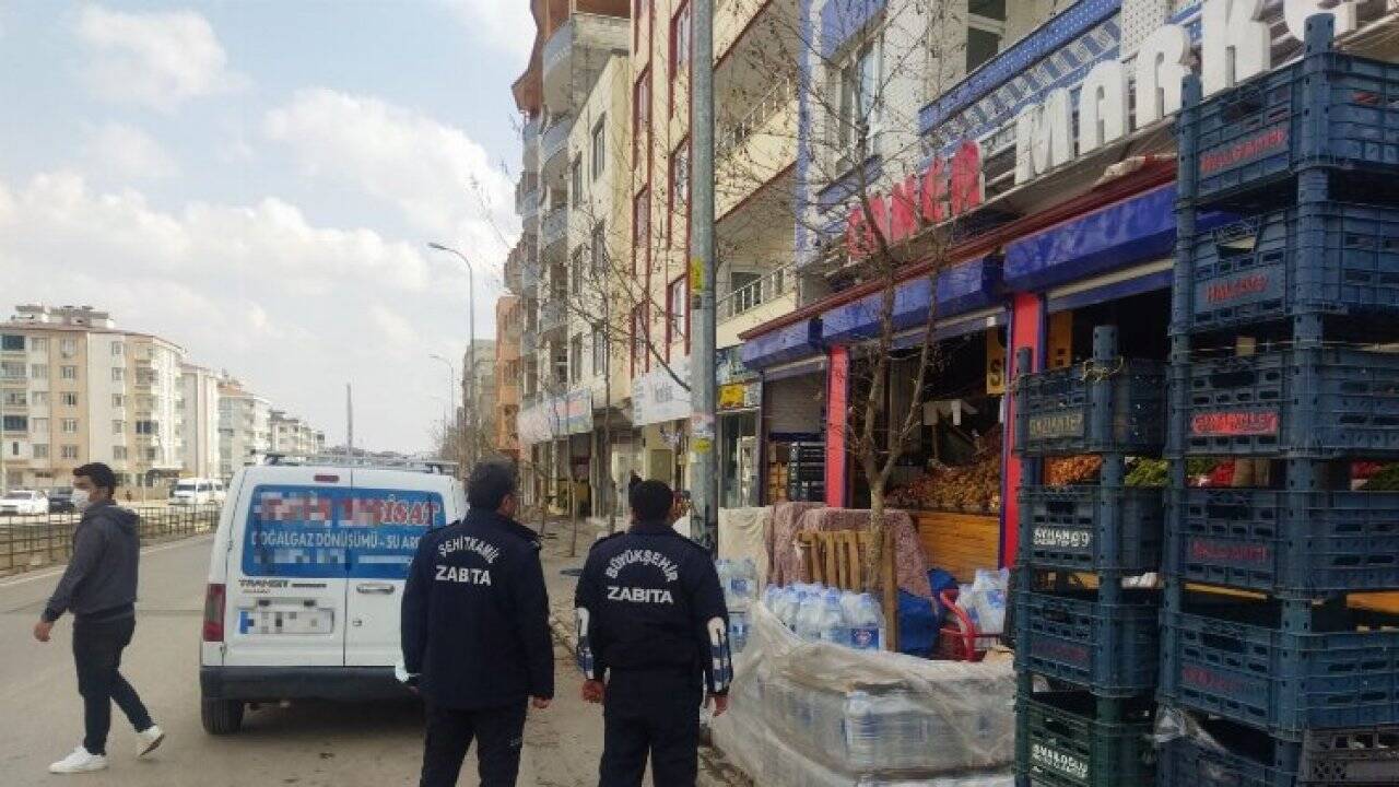 Gaziantep'te zabıta ekipleri kaldırımları denetliyor 