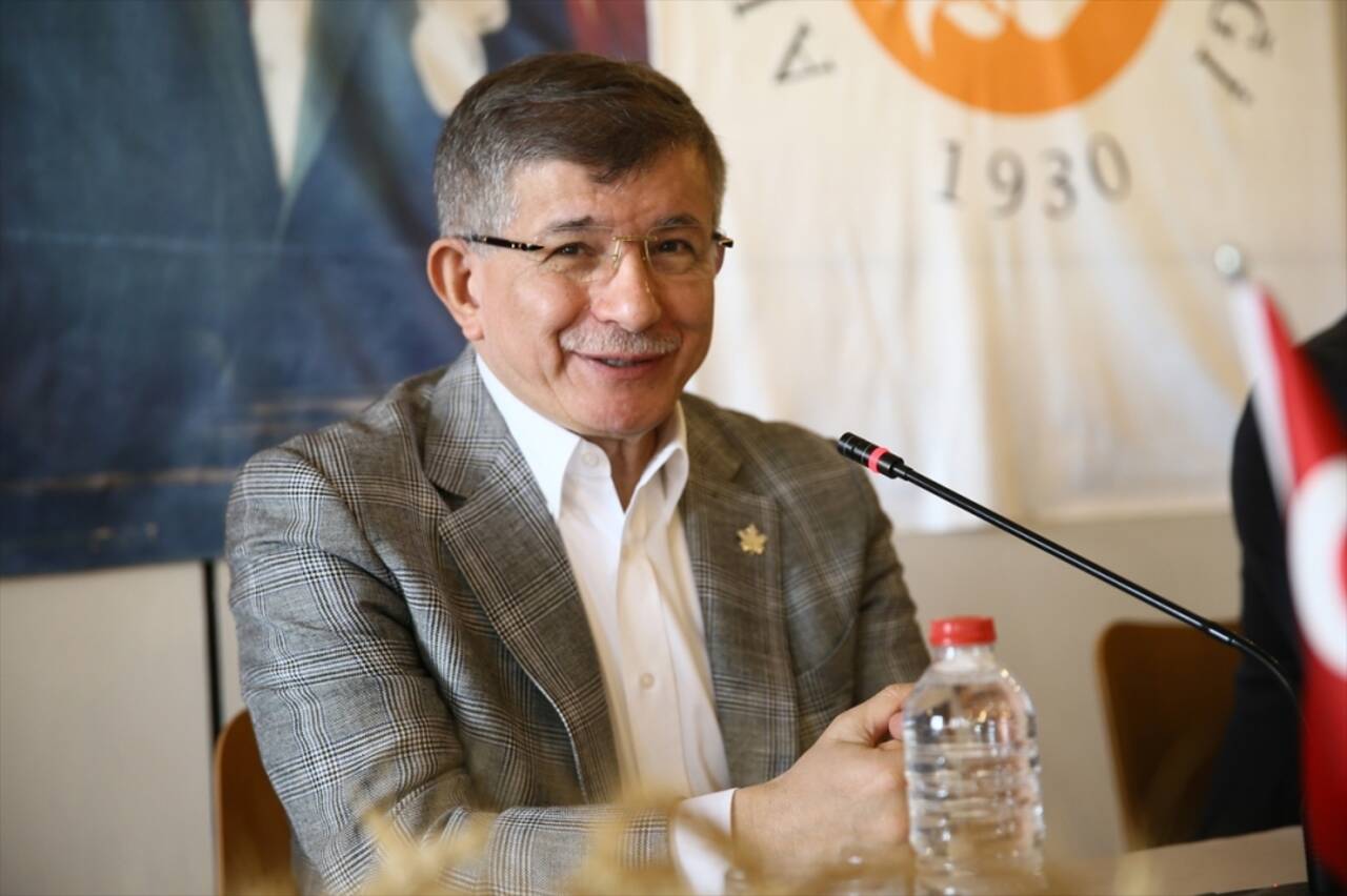 Gelecek Partisi Genel Başkanı Davutoğlu, Adana'da çiftçileri ziyaret etti: