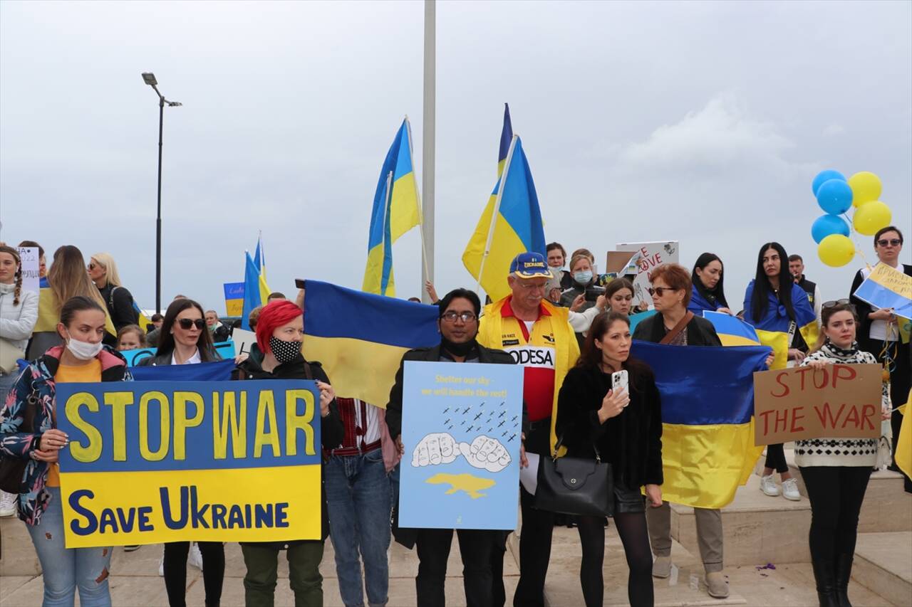 GİRNE - Rusya'nın Ukrayna'ya yönelik saldırısı KKTC'de protesto edildi