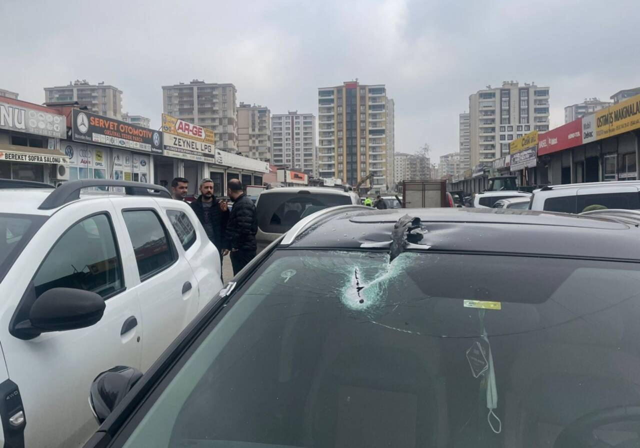 GÜNCELLEME - Diyarbakır'da sanayi sitesindeki bir iş yerinde patlamada 5'i ağır 10 kişi yaralandı