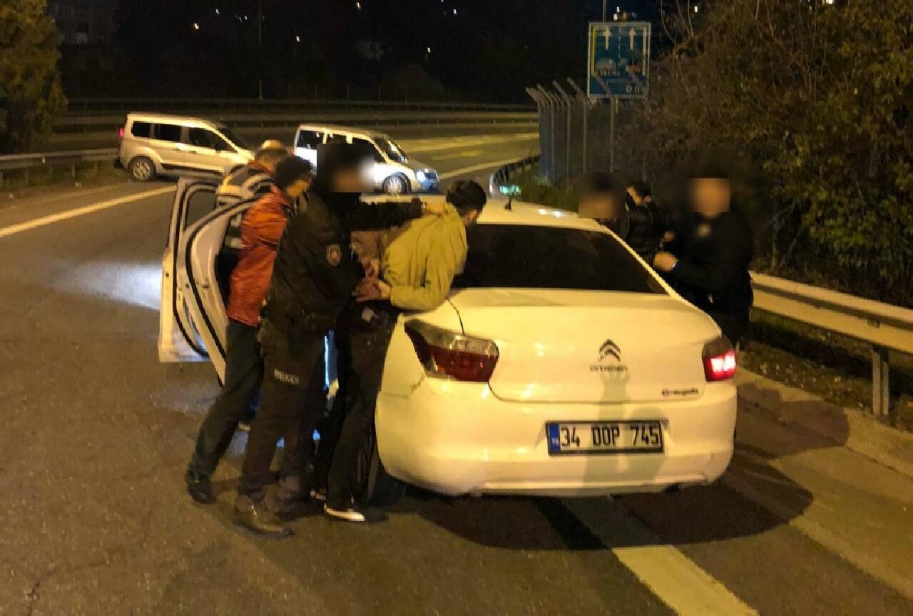 GÜNCELLEME - Sakarya'da otomobilde 8 taş kokain ele geçirildi