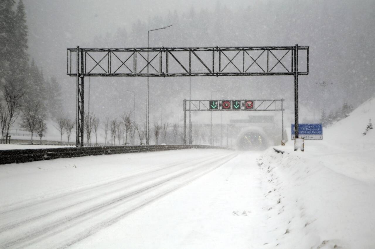 Ilgaz Dağı'nda kar ve sis etkili oluyor