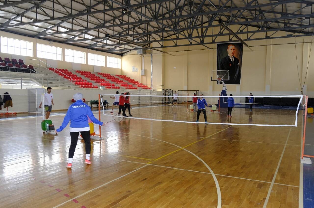 İşitme Engelliler Badminton Milli Takımı Yozgat'ta kampa girdi