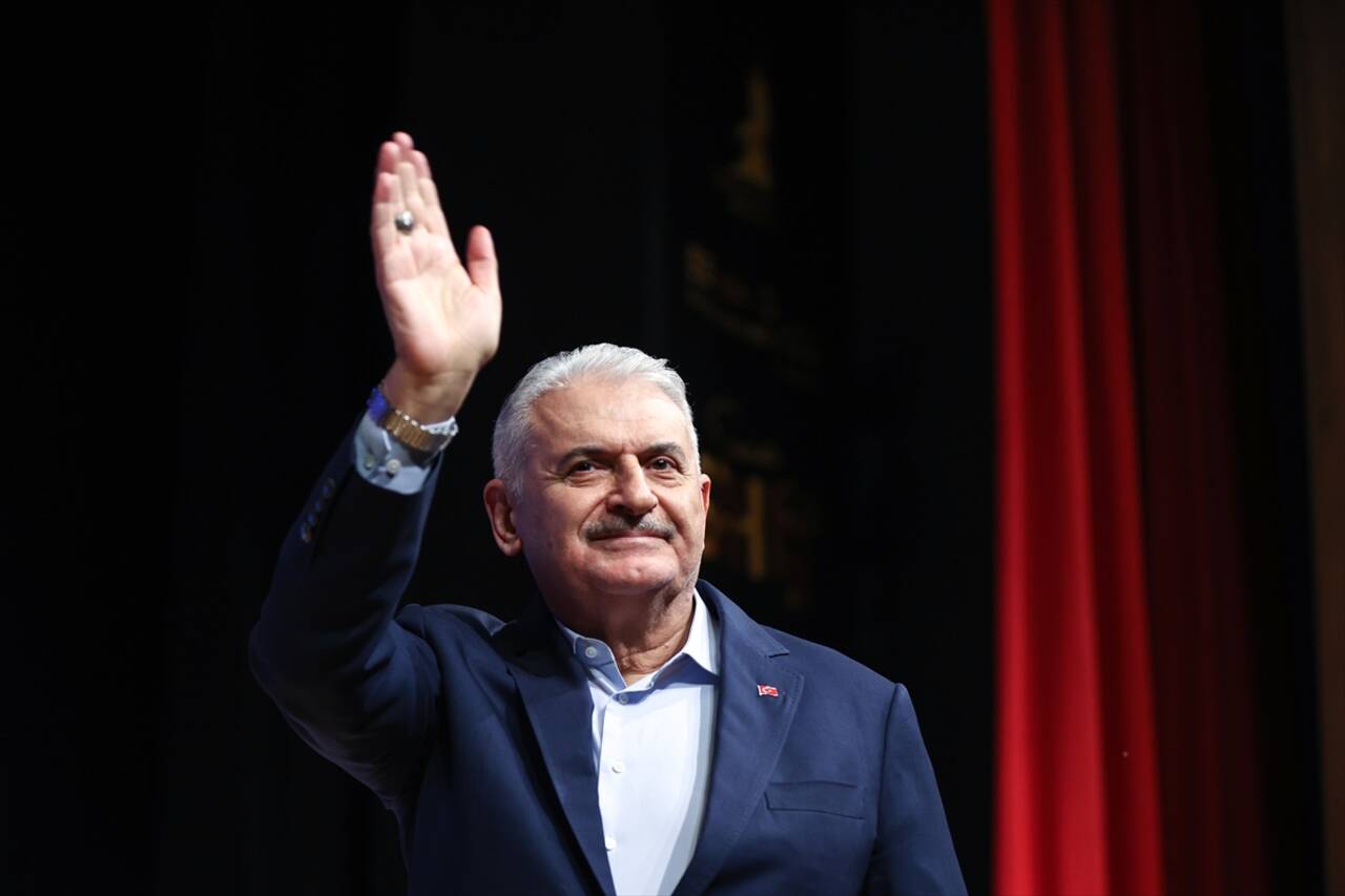 Binali Yıldırım: Sığınmacılar kendi topraklarına dönecek