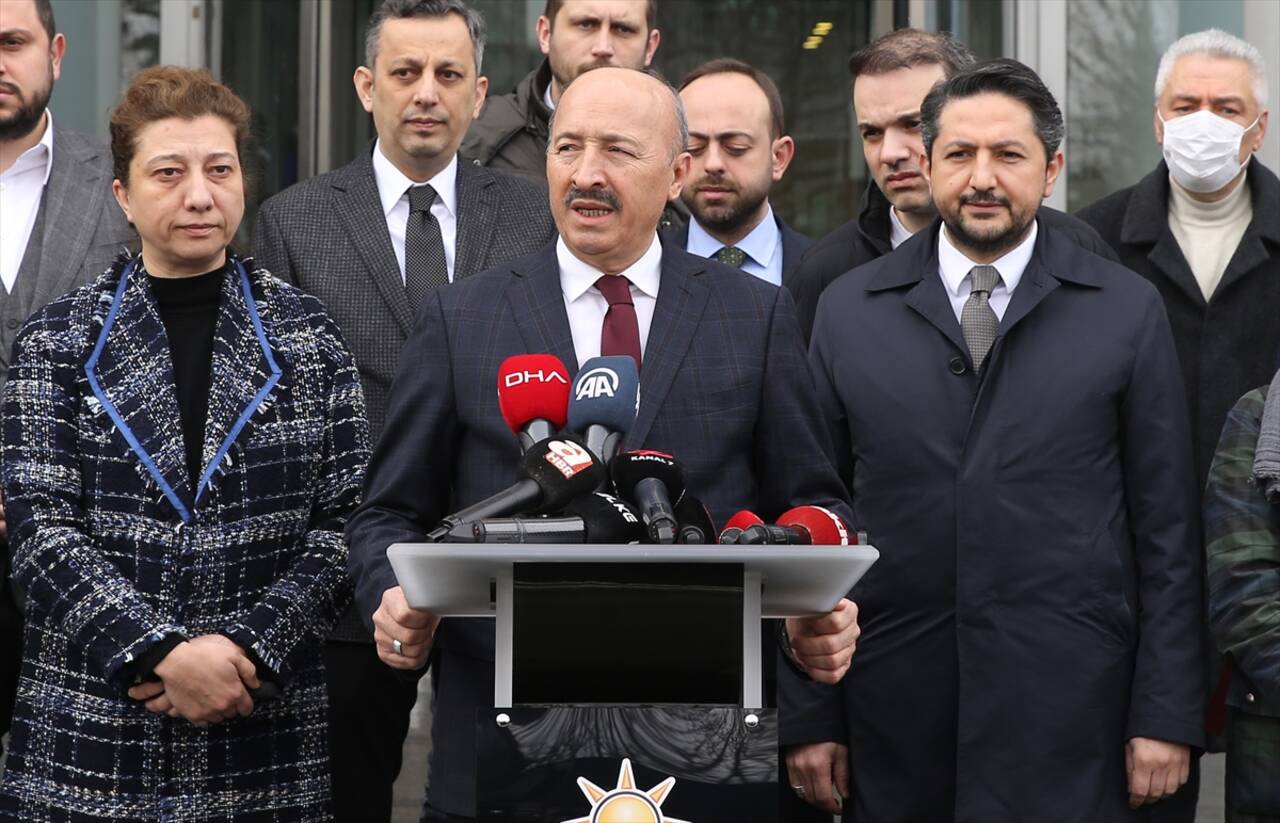 İSTANBUL - İBB'nin Çırağan Caddesi'ndeki ağaçları kesmesine tepki