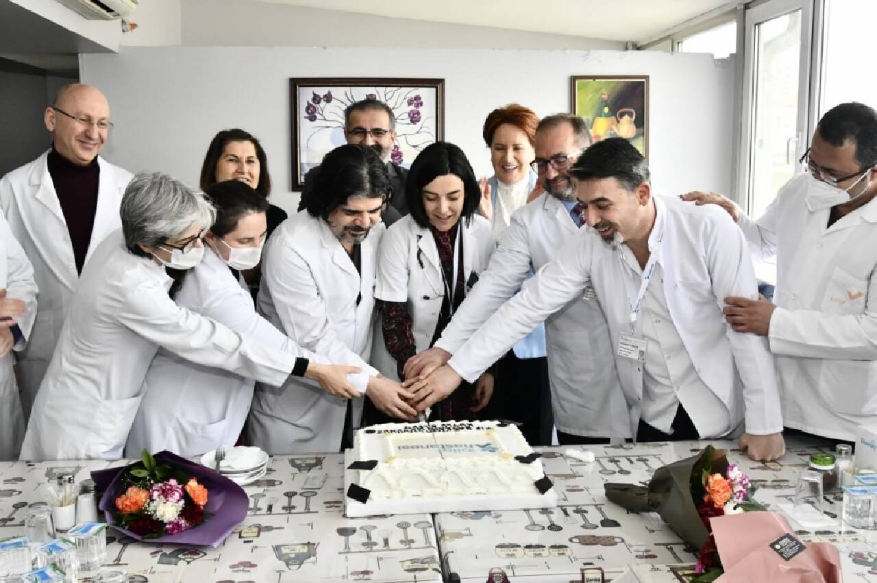 İYİ Parti Genel Başkanı Akşener, ziyaret ettiği doktorların Tıp Bayramı'nı kutladı