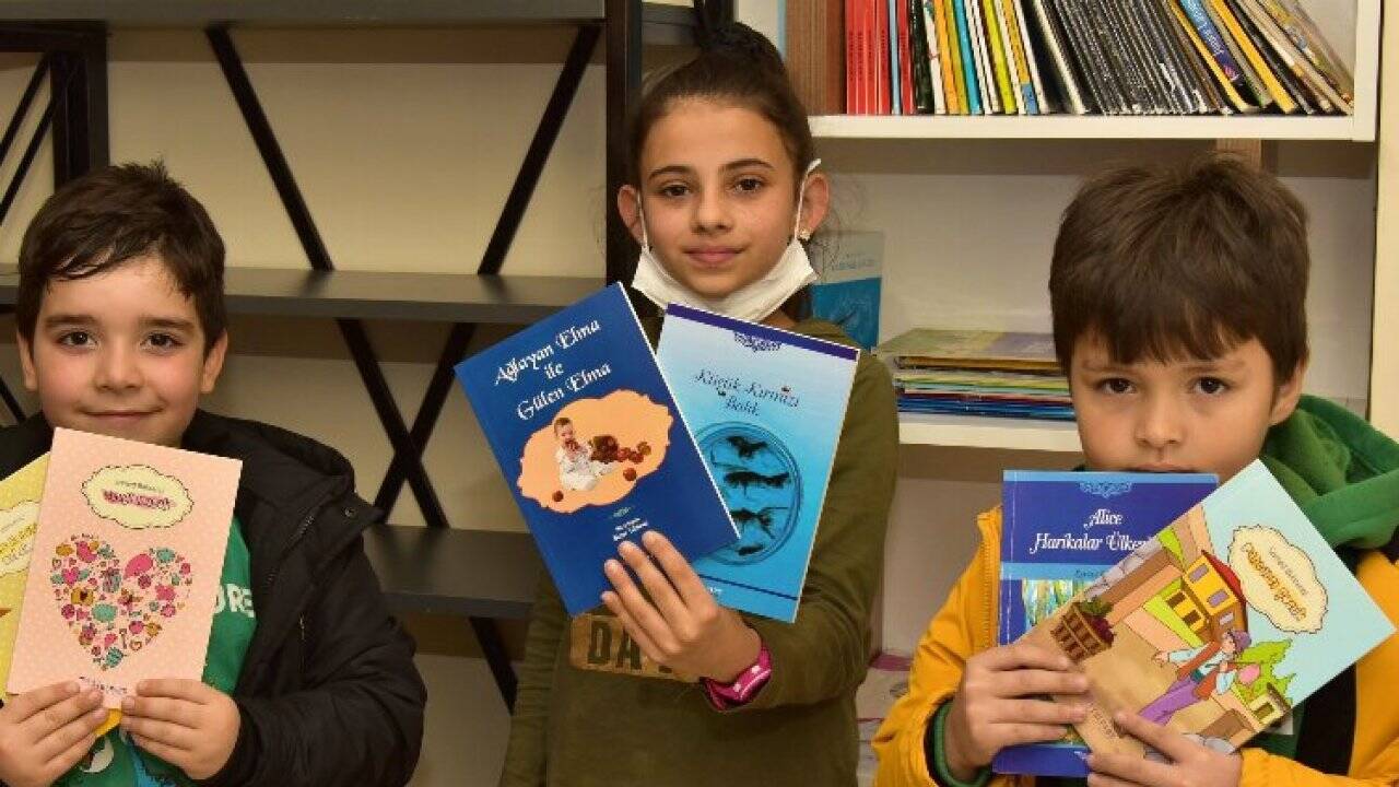 İzmir Aliağa Belediyesi’nden okullara 5 bin 260 kitap