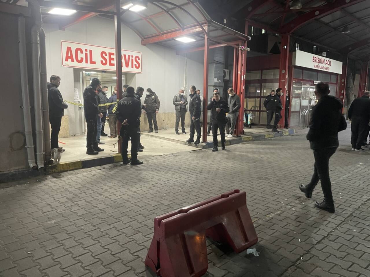 İzmir'de silahlı kavgada yaralan 2 kişiden 1'i öldü