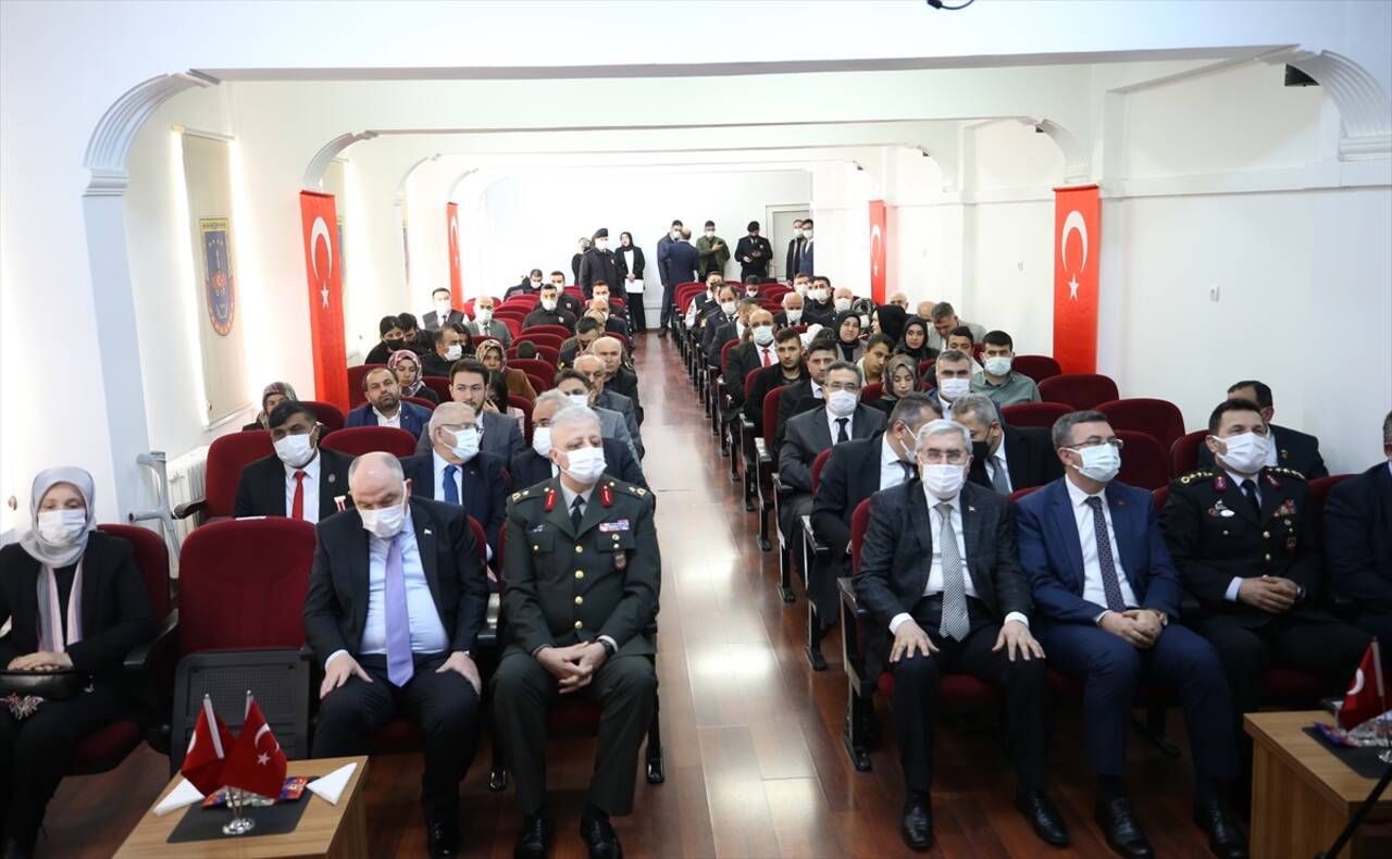 KAHRAMANMARAŞ - Şehit aileleri ve gazilere törenle Devlet Övünç Madalyası ve Beratı verildi