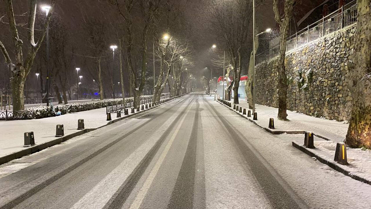 İstanbul'da yoğun kar alarmı verildi!