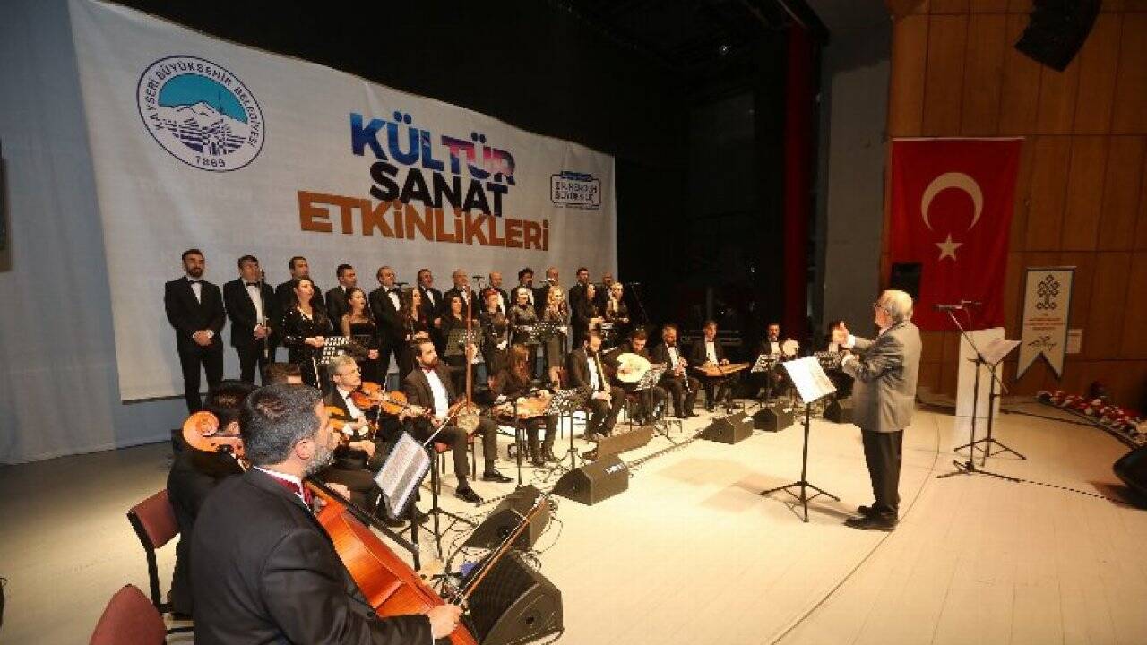 Kayseri Büyükşehir Türk Sanat Müziği Konseri ile vatandaşa müzik ziyafeti sundu 