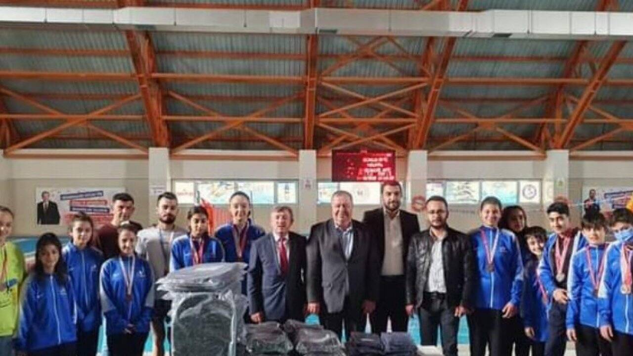 Kilis'te Başkan Ramazan'dan, dereceye giren sporculara malzeme desteği