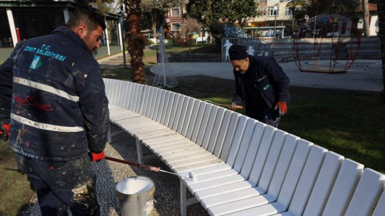 Kocaeli İzmit Belediyesi, Cumhuriyet Park’ında genel bakım çalışmalarına başladı