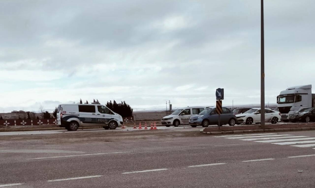 Konya'yı çevre illere bağlayan kara yollarından bazılarında araçların geçişine izin verilmiyor