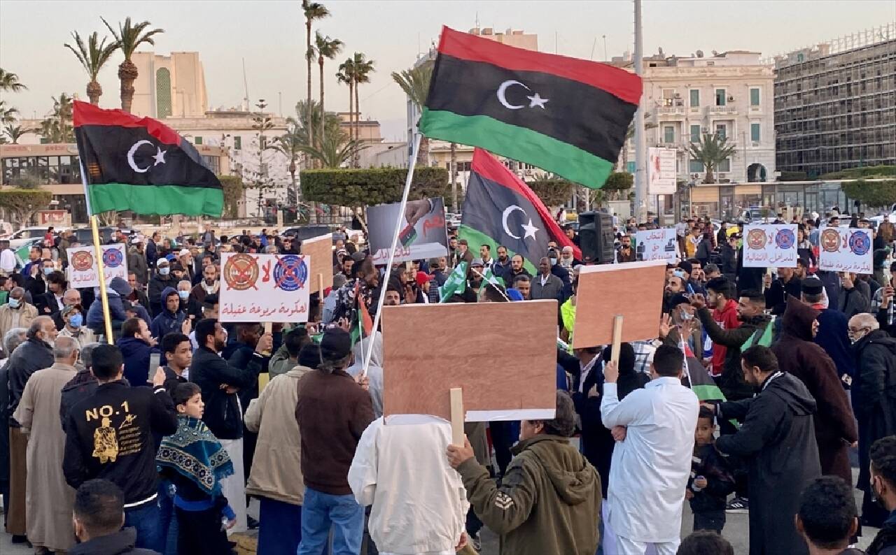 Libyalılar ülkede seçimlerin düzenlenmesi talebiyle gösteri düzenledi