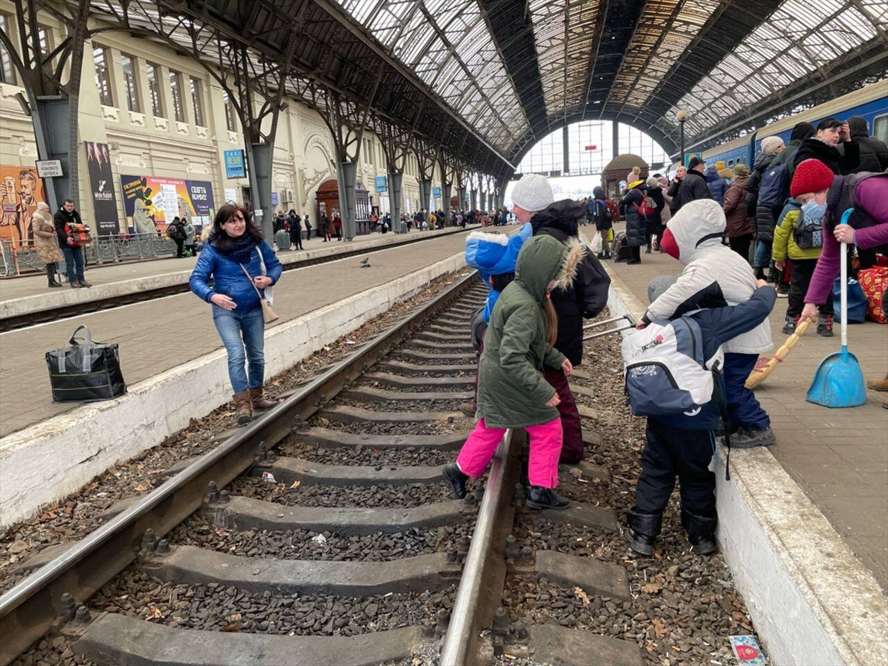 LVIV - Ukraynalı kadınlar 8 Mart Dünya Kadınlar Günü’nde "barış" istedi