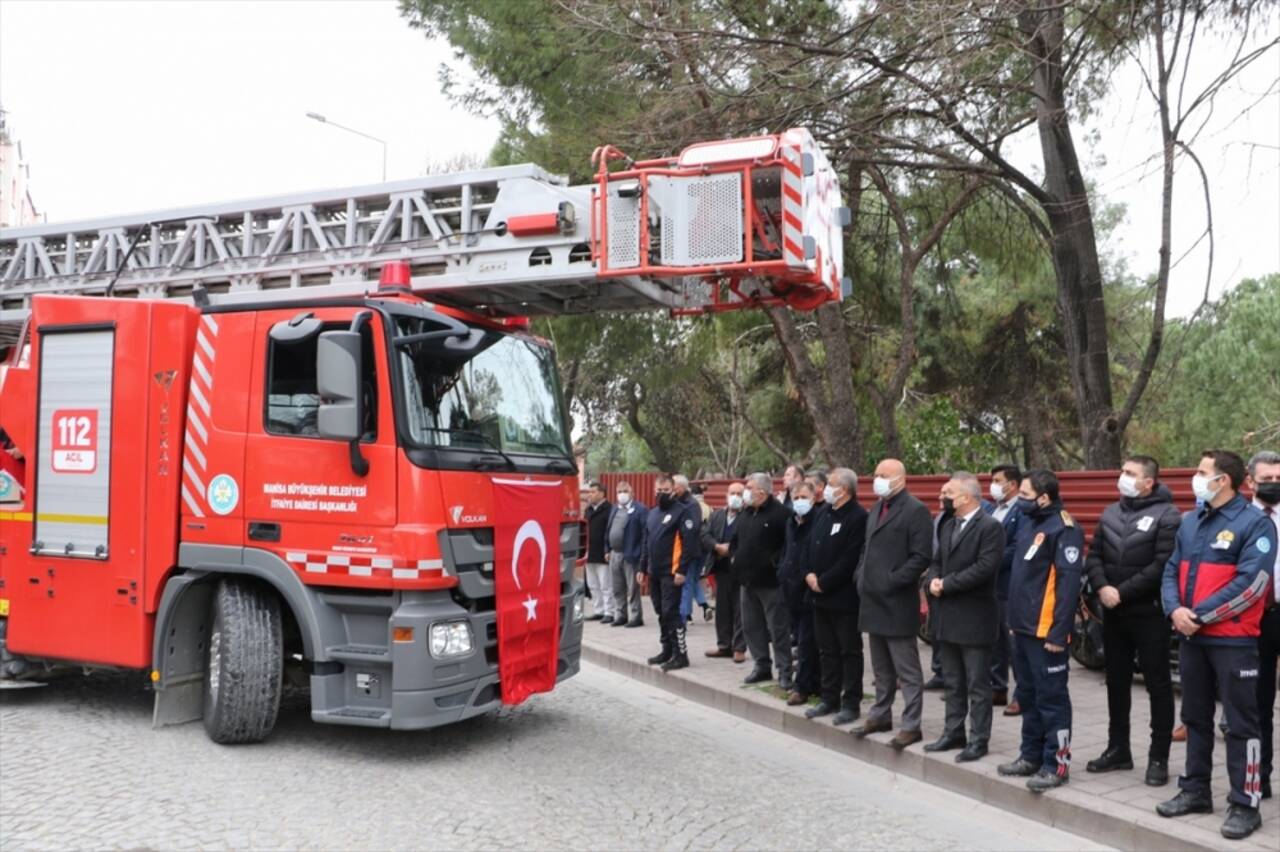 Manisa'da görev dönüşü kalp krizi sonucu ölen itfaiyeci defnedildi