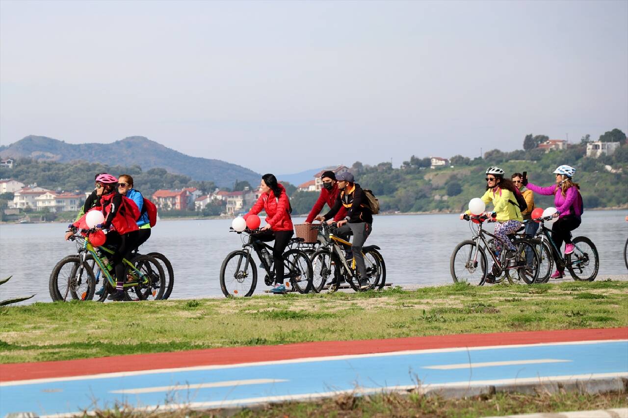 MUĞLA - Fethiye'de kadınlar süslü bisikletleriyle pedal çevirdi