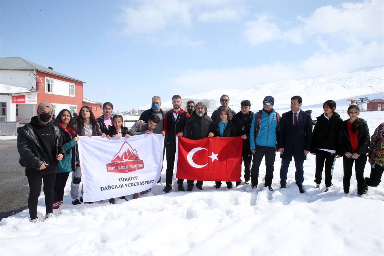 ERZURUM -  Eğitimcinin öğrenci yakını tarafından darbedildiği iddiası