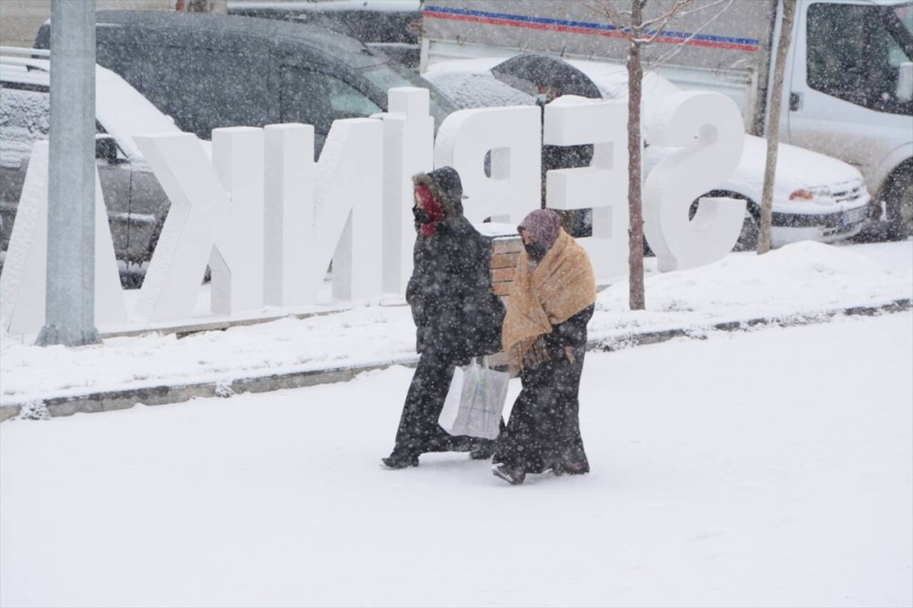 Orta ve Doğu Karadeniz'de 402 yerleşim birimiyle ulaşım sağlanamıyor