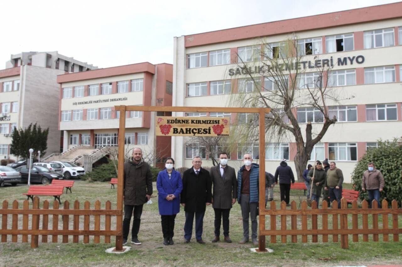 Osmanlı'dan kalma "efsane renk" Edirne Kırmızısı'na özel hazırlanan bahçe açıldı