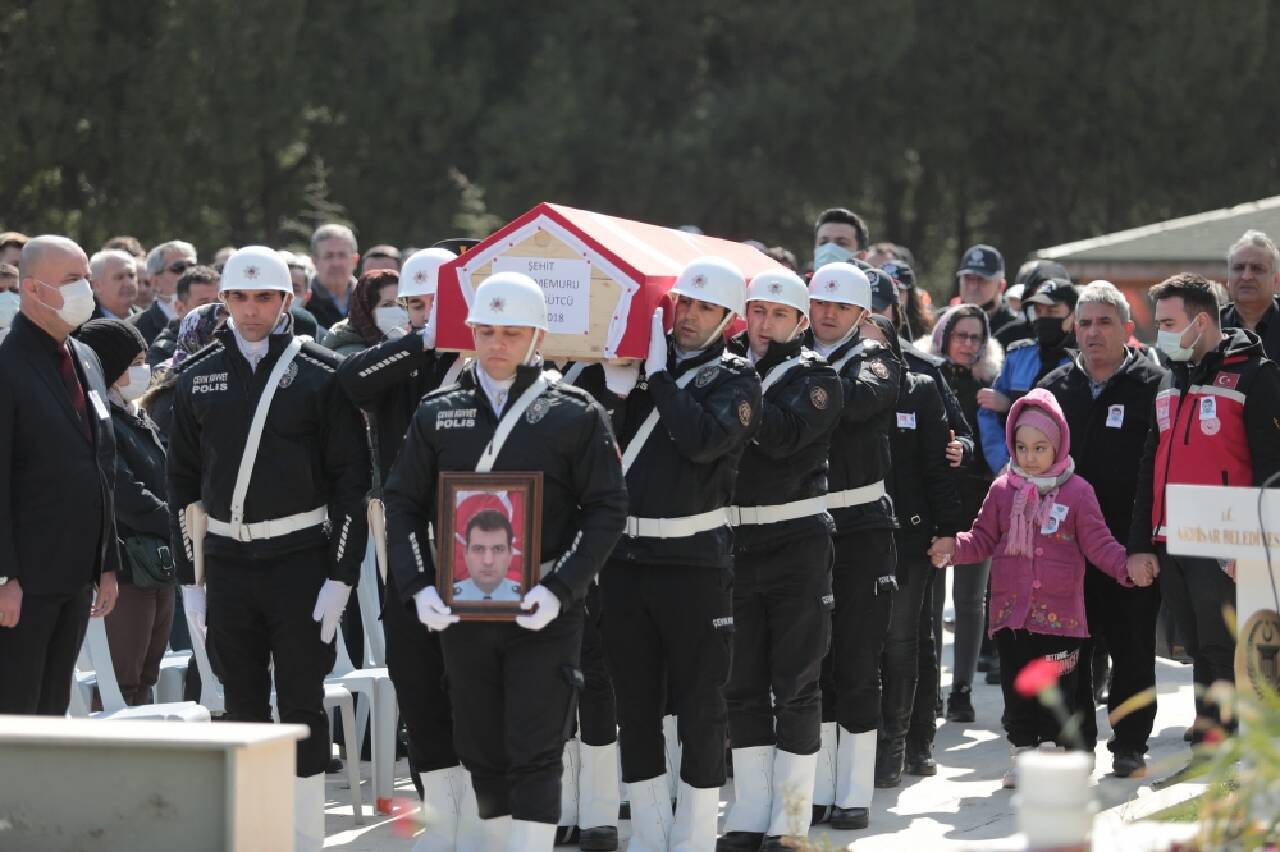 Polis memuru Turan Sütçü'nün naaşı şehitliğe nakledildi