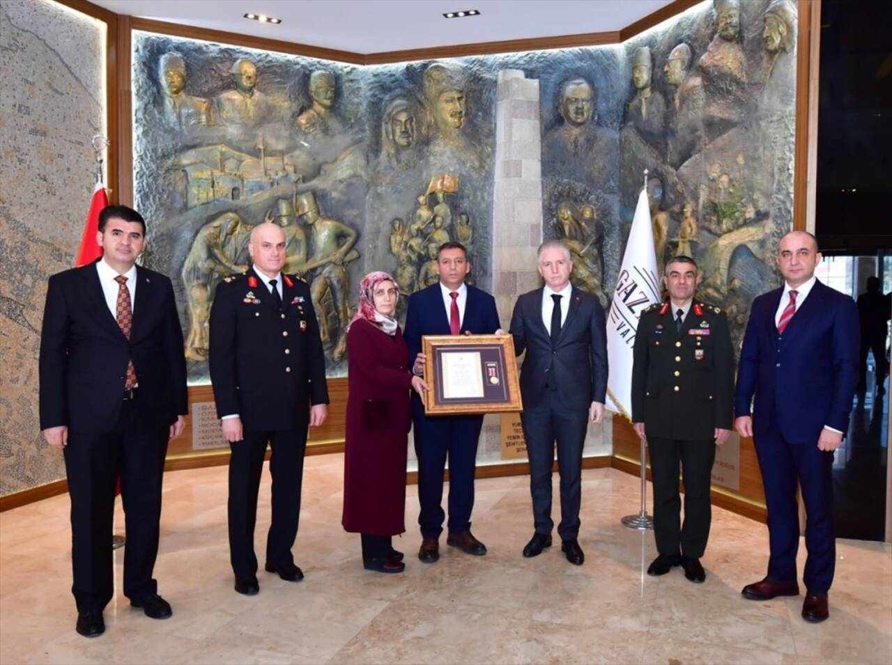 Şehit aileleri ve gazilere törenle Devlet Övünç Madalyası ve Beratı verildi