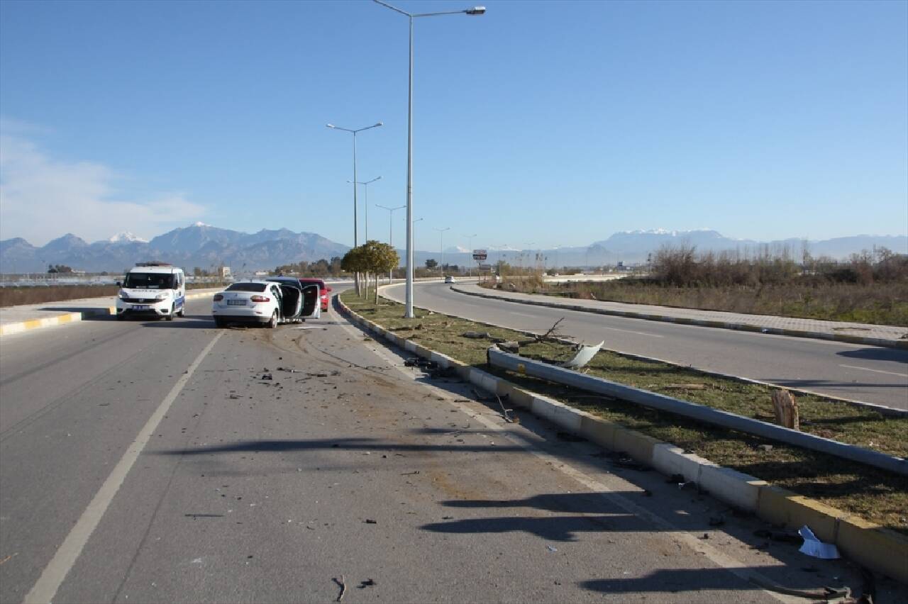 Serik'te zincirleme trafik kazasında bir kişi yaralandı