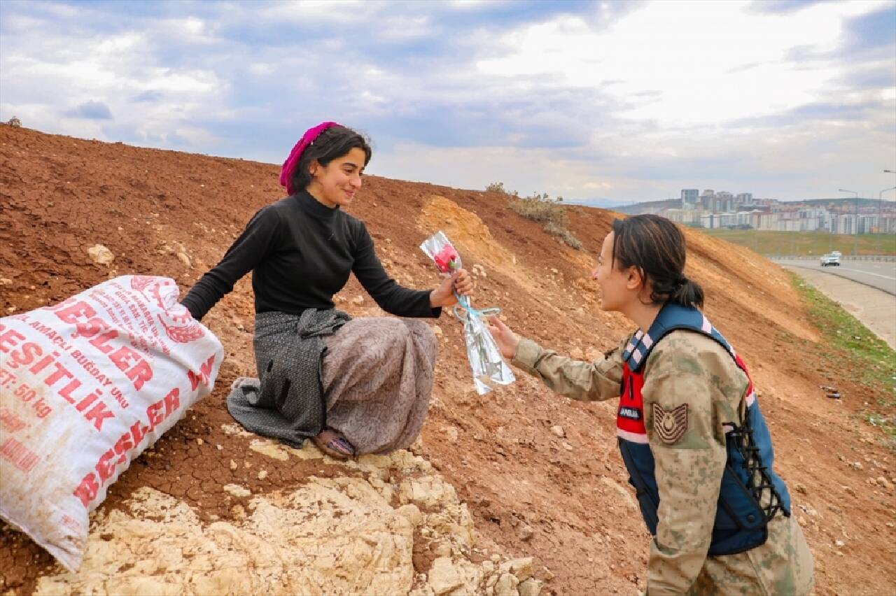 Siirt'te kadın jandarma görevlileri Kadınlar Günü'nü kutladı