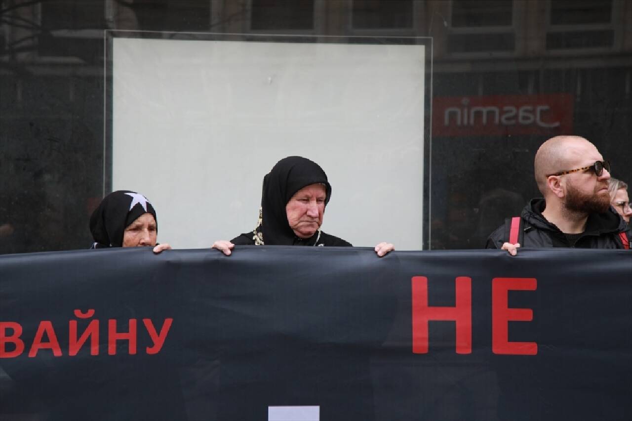 Sırbistan'ın başkenti Belgrad'da Ukrayna'daki savaş protesto edildi