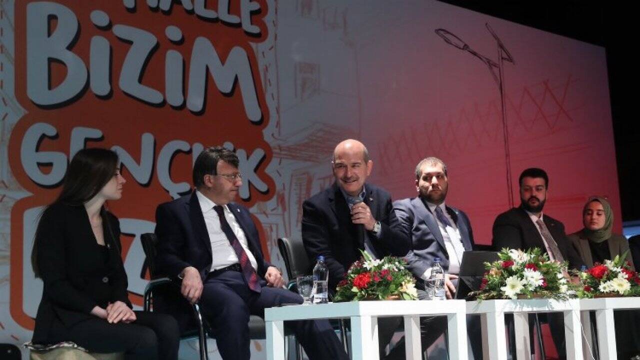 Bakan Soylu, gençlerin görüşme talebini geri çevirmedi