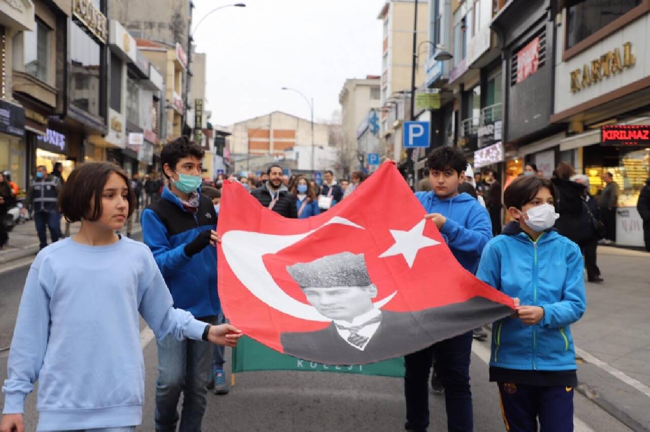 Tekirdağ'da ilkokul öğrencileri su tasarrufuna dikkati çekmek için yürüdü