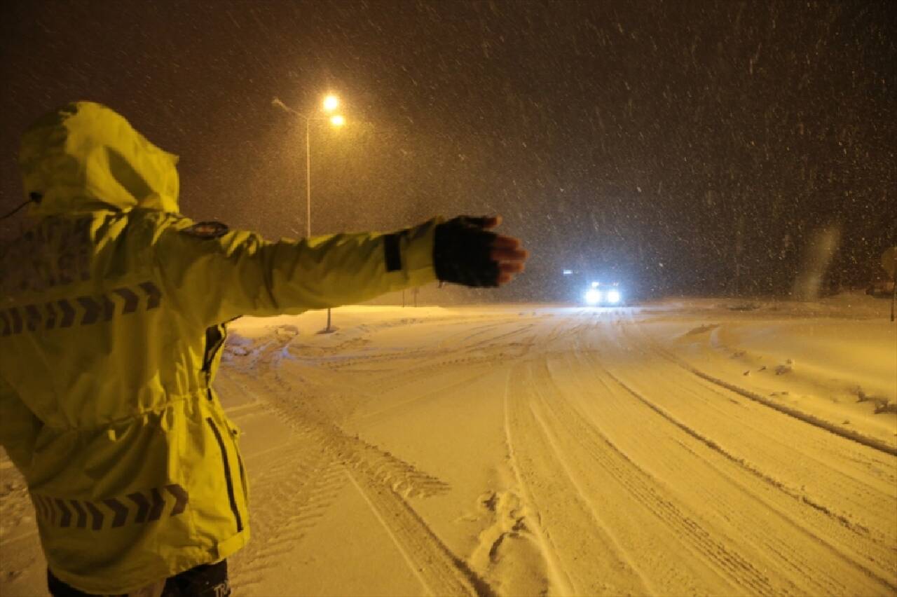 Tır ve kamyonlar Ankara il sınırından Bolu'ya alınmıyor