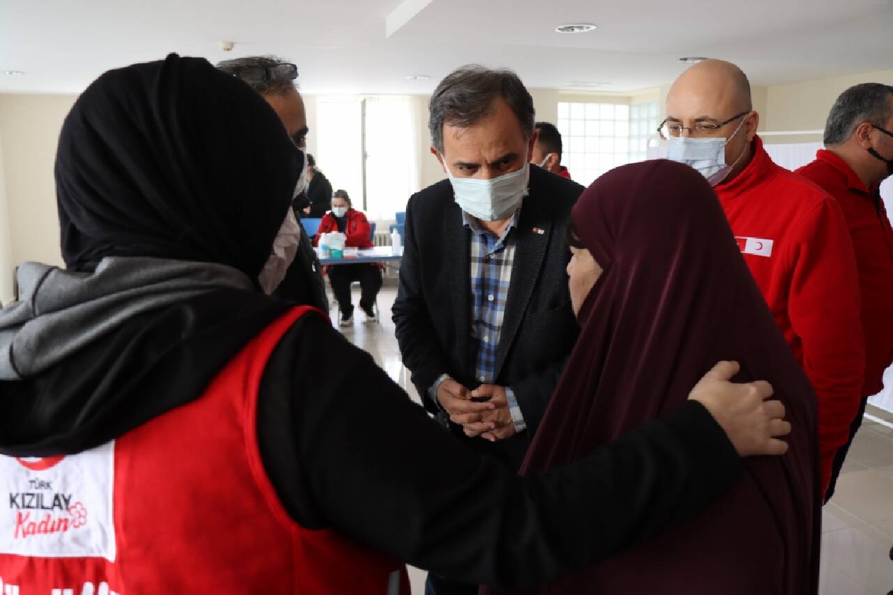 Türk Kızılay Genel Müdürü Altan, Ukrayna'dan gelen Kırım Tatar Türklerini ziyaret etti