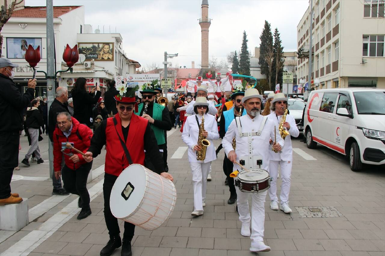 UŞAK  - 4. Ulusal Tiyatro Festivali kortej yürüyüşüyle başladı