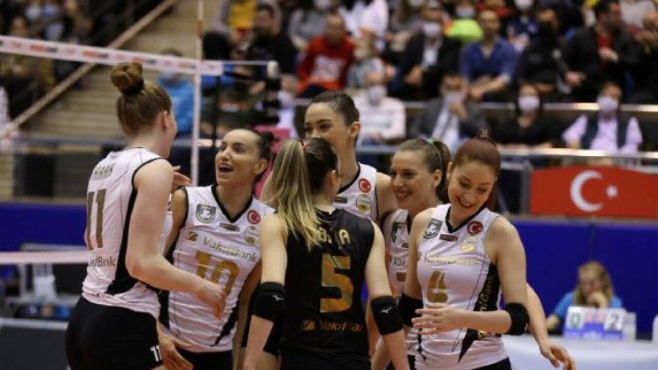 VakıfBank, normal sezon liderliğini garantiledi