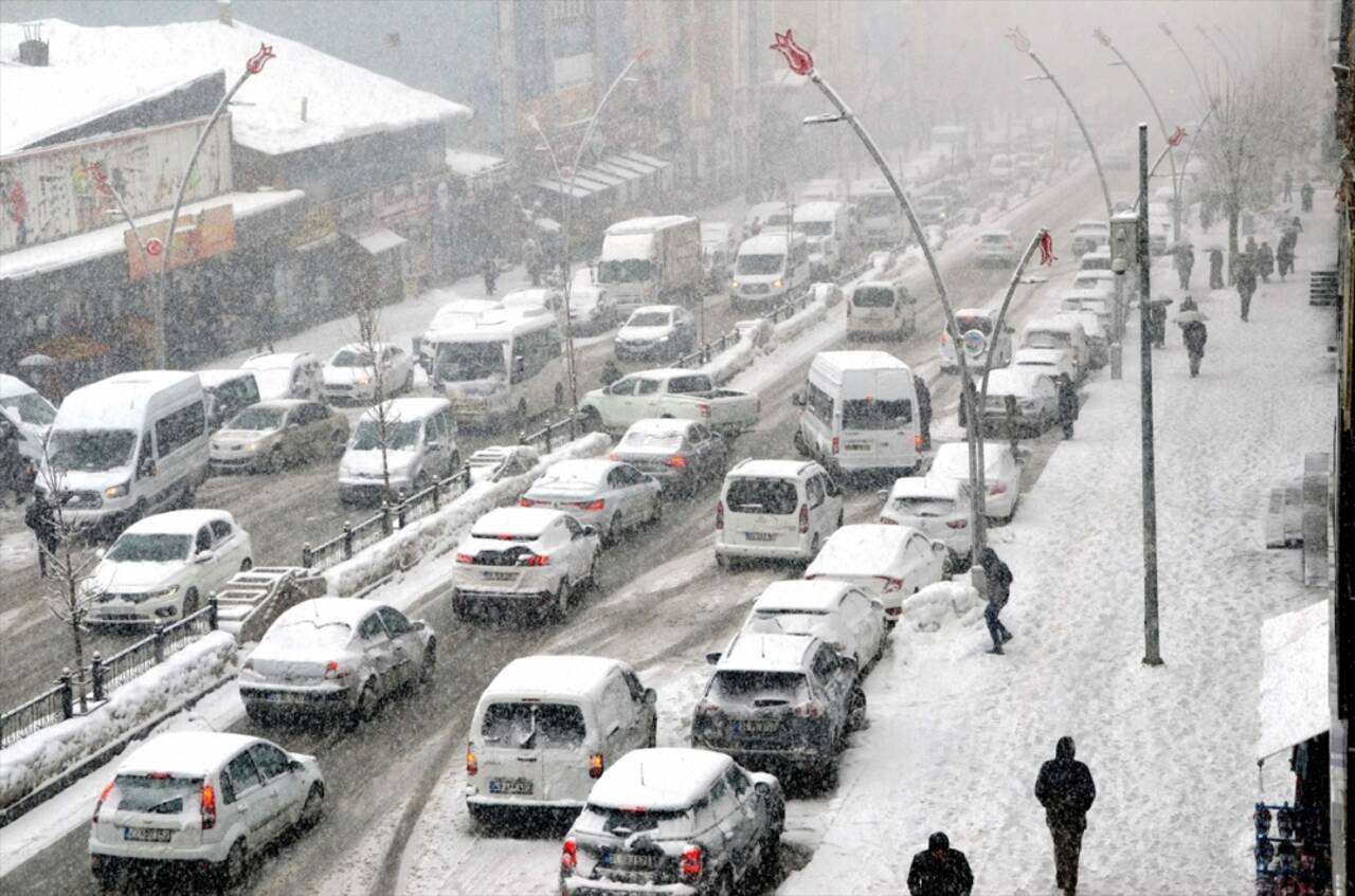 Van, Hakkari, Bitlis ve Muş'ta 152 yerleşim yerinin yolu kapandı