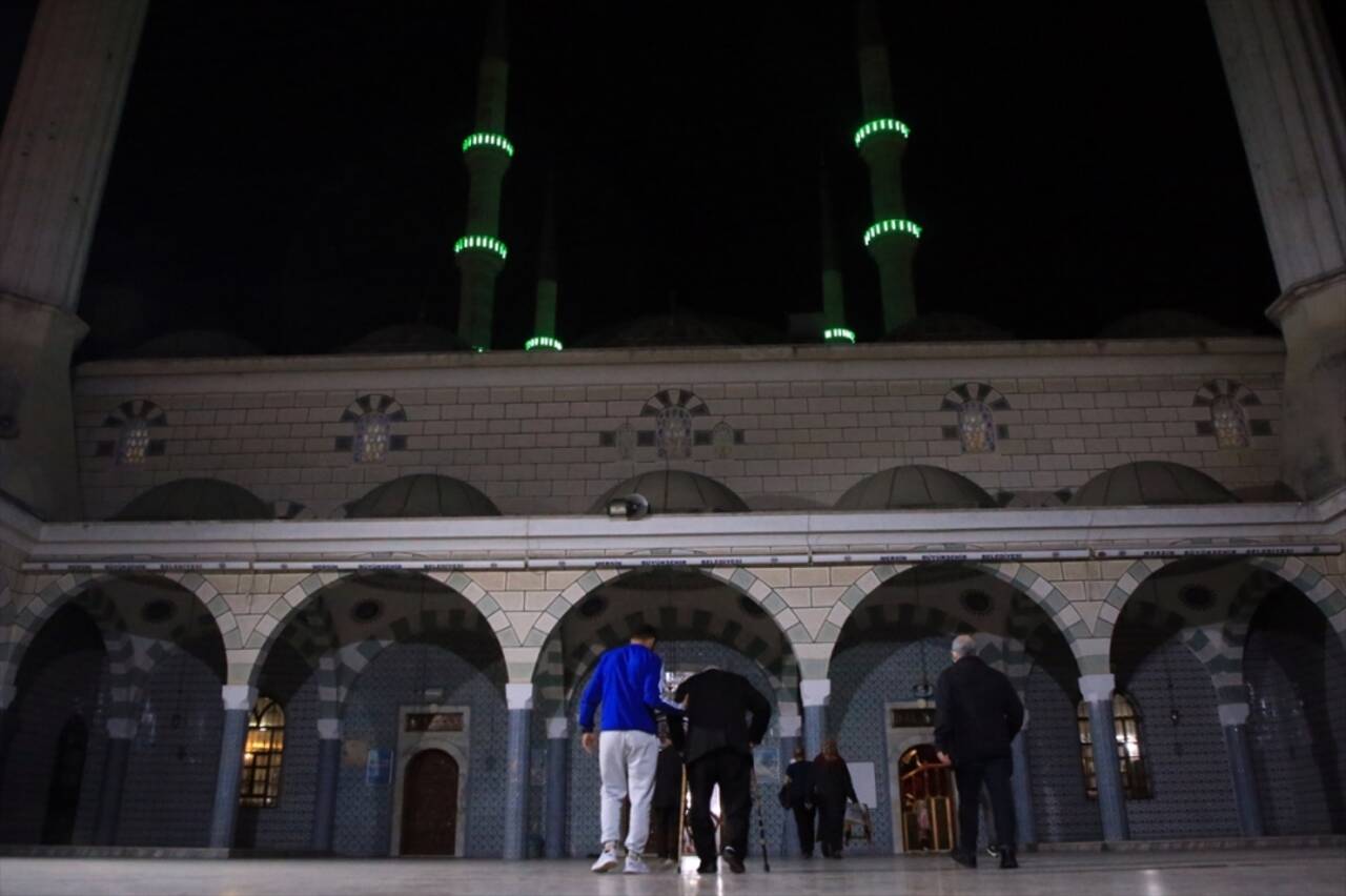 Adana, Mersin, Hatay ve Osmaniye'de ilk teravih namazı kılındı