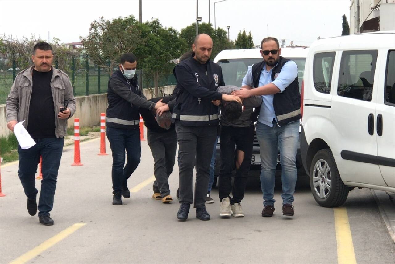 Adana'da 2 polisi tüfekle yaralayan zanlı ile babası tutuklandı