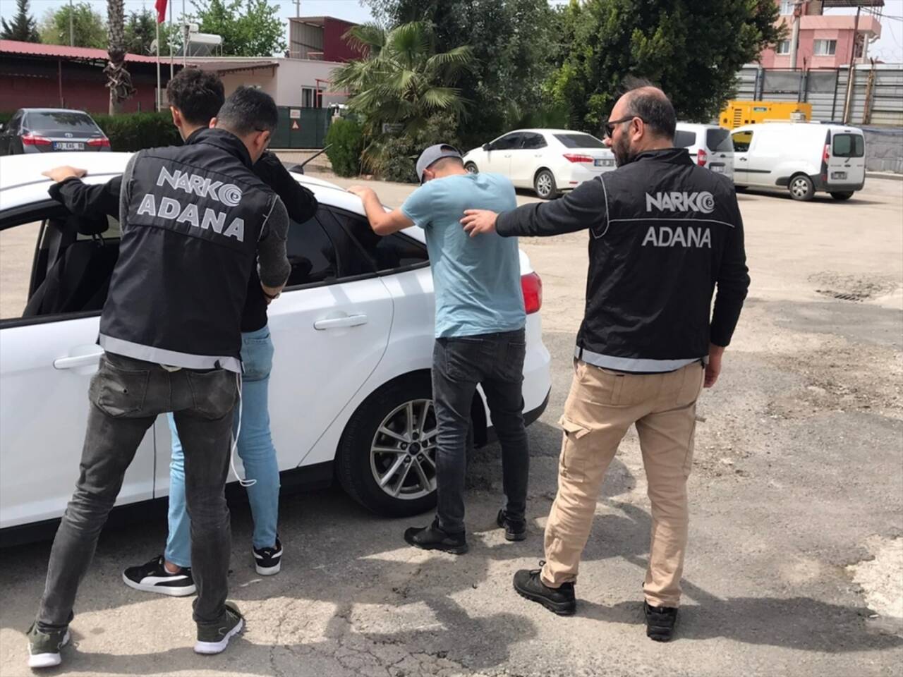 Adana'da otomobilde 24 kilo 50 gram esrar ele geçirildi