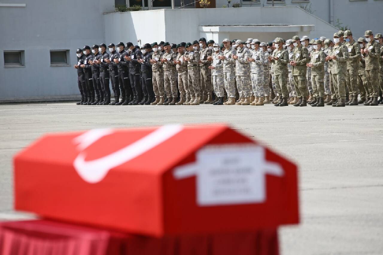 Adana'da trafik kazasında şehit olan 2 asker için tören düzenlendi