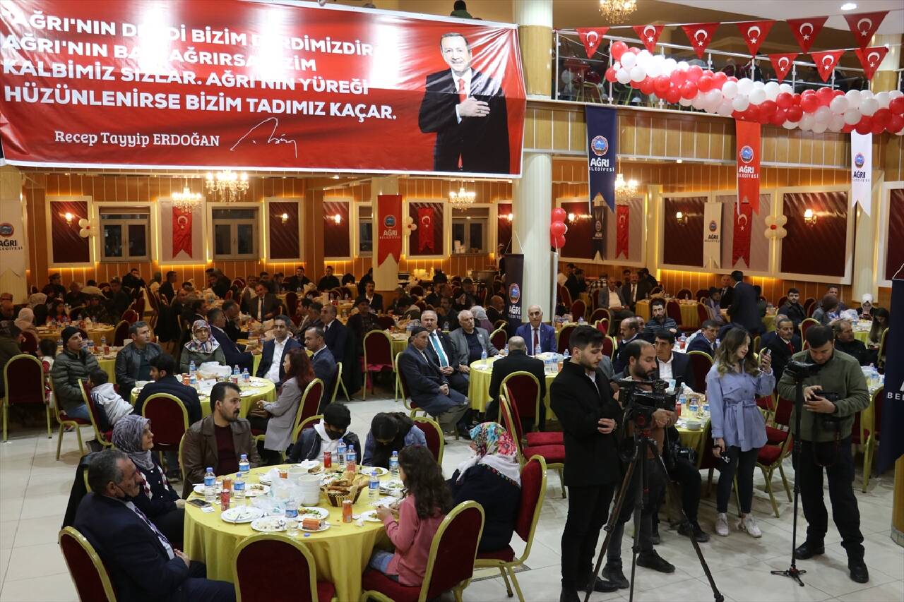 Ağrı Belediyesi iftar programı düzenledi