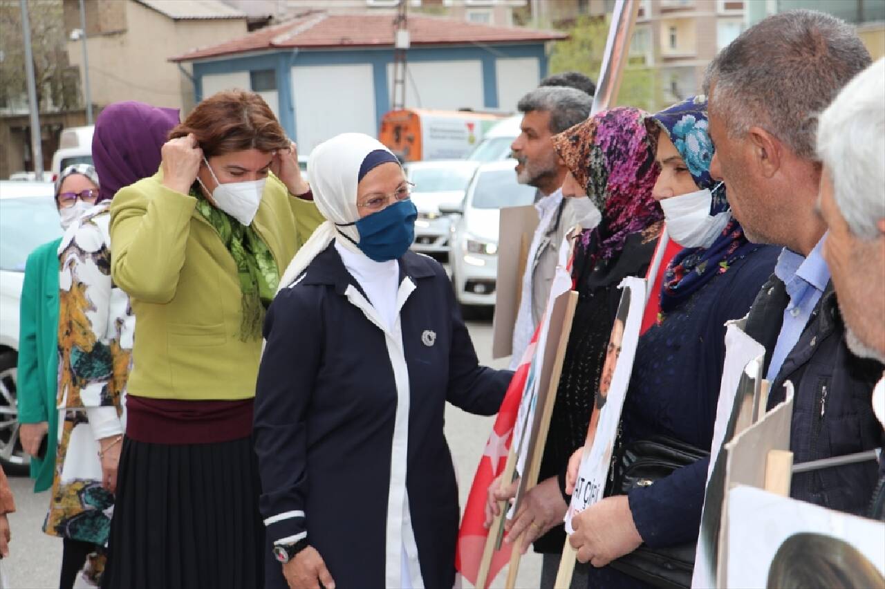 AK Parti İstanbul Milletvekili Ravza Kavakcı Kan Diyarbakır annelerini ziyaret etti: