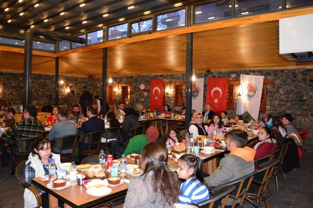 Ardahan'da "Dünya Yetimler Günü" dolayısıyla iftar verildi